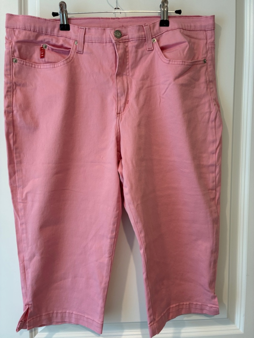 Women’s Pink Cropped Jeans - Casual Capri Style
